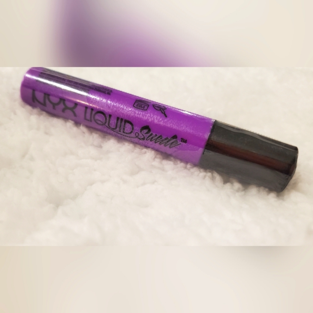 💄New in package. NYX Cosmetics Liquid Suede Cream Lipstick Run the World
